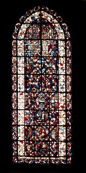 Ventana que representa escenas de las vidas de los santos de French School