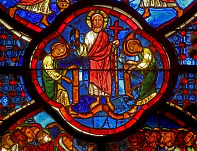 Ventana que representa a Cristo en Gloria de French School