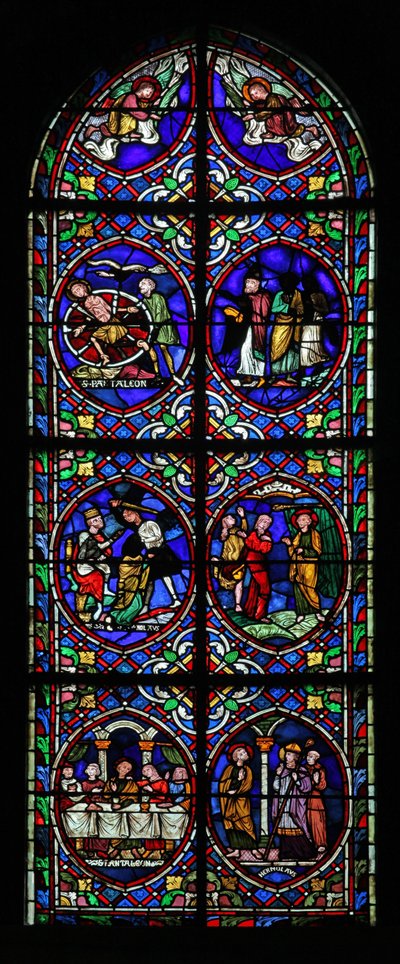 Ventana w.102 que representa escenas de la vida de San Pantaleón de French School