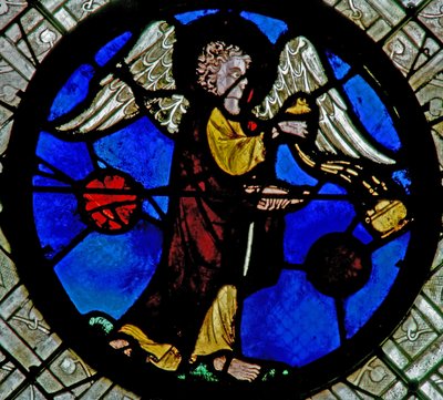 Ventana w10 que representa un ángel incensario de French School