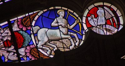 Ventana w114 con el signo zodiacal de Sagitario de French School