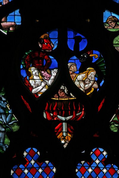 Ventana w120 que representa una escena del Juicio Final: almas atormentadas en el infierno de French School