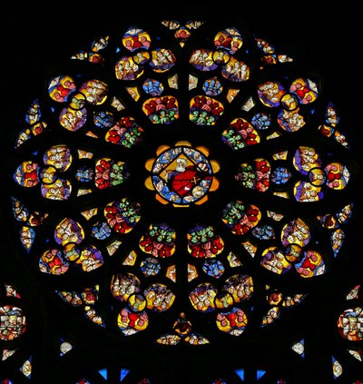 Ventana w120 el rosetón sur con Dios Padre rodeado de querubines y ángeles. En los lancetas: la vida de Moisés (rosetón - interno) de French School