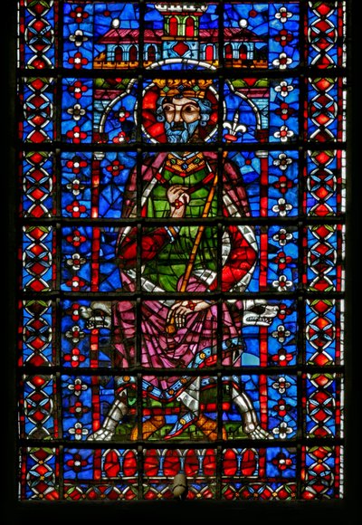 Ventana w127 (figura inferior) que representa a un rey de French School