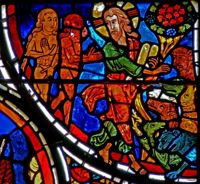 Ventana w13 que representa a Adán y Eva siendo dados dominio sobre la Tierra de French School