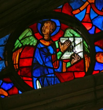 Un ángel con un instrumento musical de French School