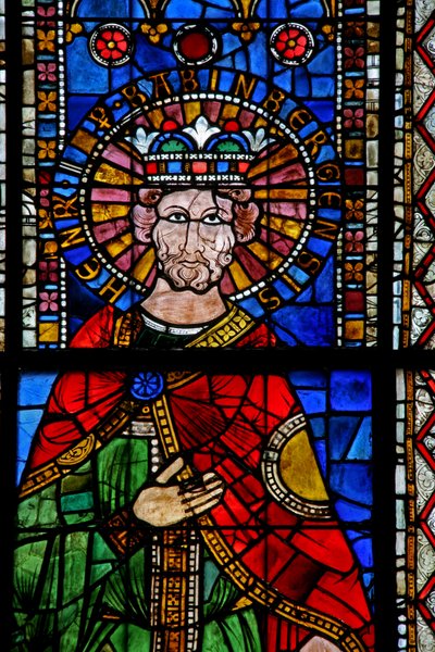 Ventana w15 que representa al emperador Enrique II de French School