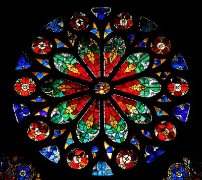 Ventana w17 que representa una rosa con diseño naturalista de French School