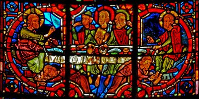 Ventana w17 que representa una escena de la vida de Santa María Magdalena - la santa lavando los pies de Cristo de French School