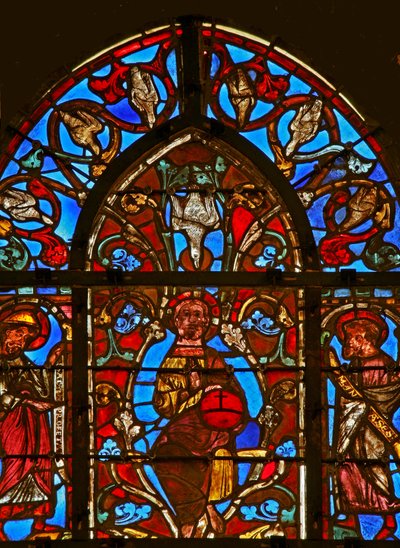 Ventana w1 que representa a Cristo con el Espíritu Santo, Isaac y Manasés de French School