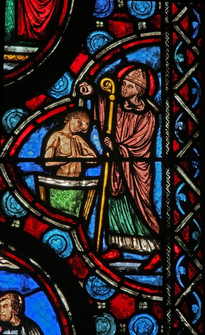 Ventana w1 que representa una escena de bautismo de la vida de San Martín de French School