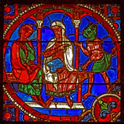 Ventana que representa una escena de la historia de Teófilo: es presentado a Satanás por un mago de French School