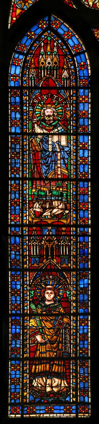 Ventana w201 que representa a San Lorenzo y Sixto de French School