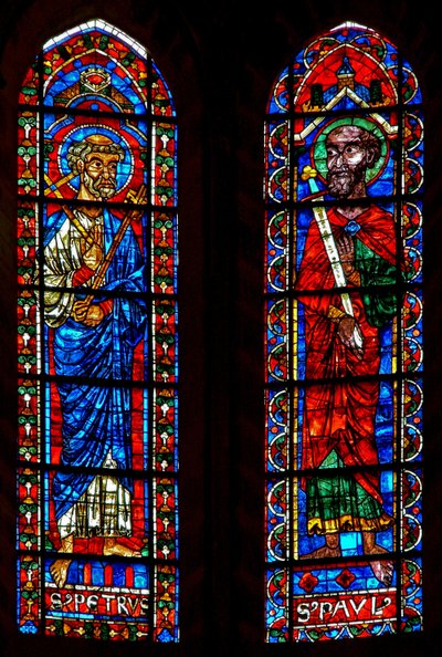 Ventana w202 que representa a San Pedro y San Pablo de French School
