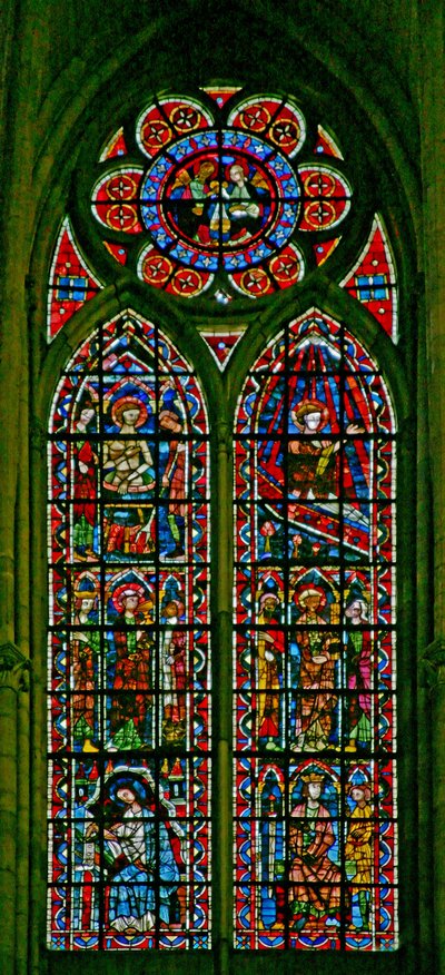 Ventana w202 que representa escenas de la vida de San Juan de French School