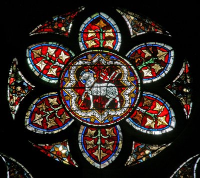 Ventana w202 que representa el Agnus Dei de French School