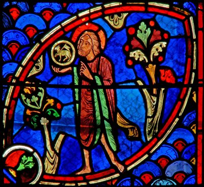 Ventana w20 que representa a San Juan Bautista: Ecce Agnus Dei de French School