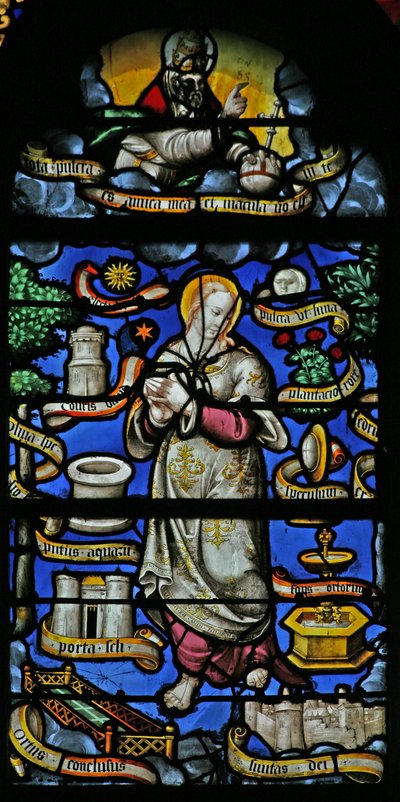 Ventana que representa la Inmaculada Concepción de French School