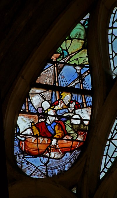 Ventana w21 que representa a Cristo haciendo que San Pedro camine sobre el agua (detalle) de French School