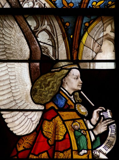Ventana w25 que representa al Arcángel Gabriel de French School