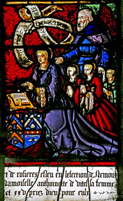 Ventana w2 que representa a la esposa e hijas del donante de French School