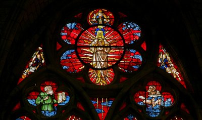 Ventana que representa la Transfiguración con Eliseo y Moisés de French School