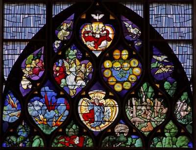 Ventana w3 que representa la Trinidad; la Virgen María como Niña; la Asunción de French School
