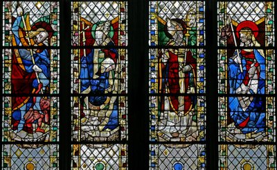 Ventana w49 que representa a San Miguel, San Julián, San Guillermo, Santa Genoveva de French School