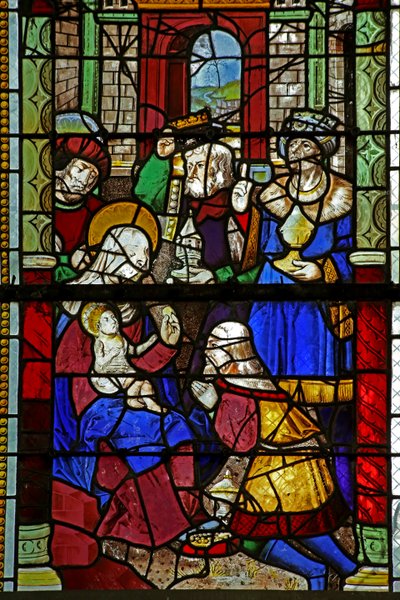 Ventana w4 que representa la Adoración de los Magos de French School