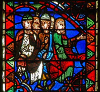 Ventana w51 que representa una escena de la vida de Santa Catalina: los filósofos se reúnen para condenarla de French School