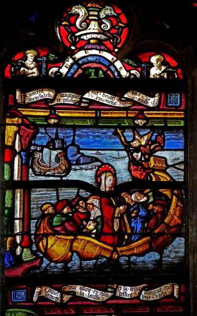Ventana w5 que representa a María Magdalena zarpando desde Jerusalén de French School