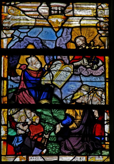 Ventana w5 que representa a Moisés en el Monte Sinaí de French School