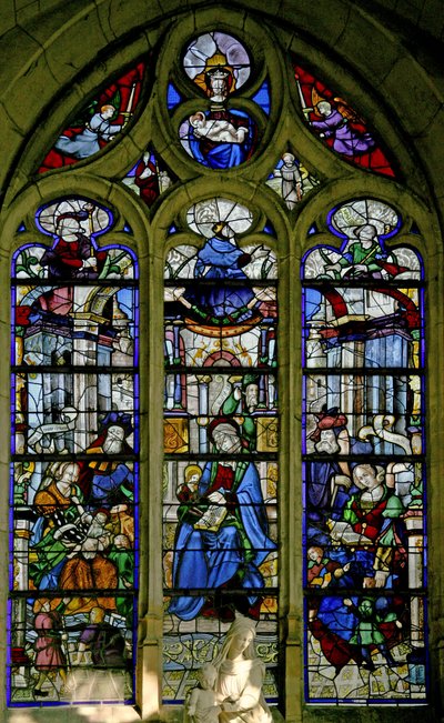 Ventana w6 que representa a Santa Ana enseñando a leer a la Virgen; María Jacobe y María Salomé y sus familias; David, Asa, Josías arriba de French School