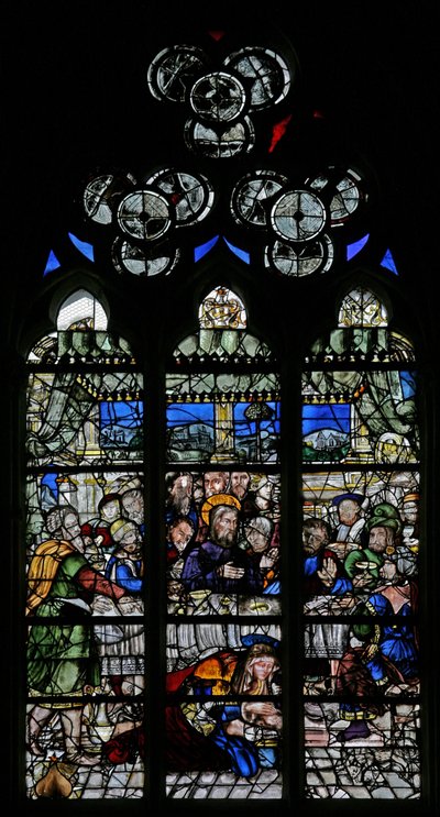 Ventana w9 que representa los eventos en la casa de Simón: María Magdalena lava los pies de Cristo de French School