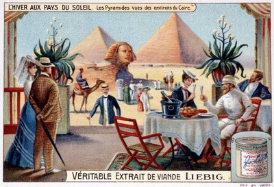 Invierno en los países del sol: pirámides vistas desde los alrededores de El Cairo - Viñeta publicitaria, cromo. Liébig, c.1900 de French School