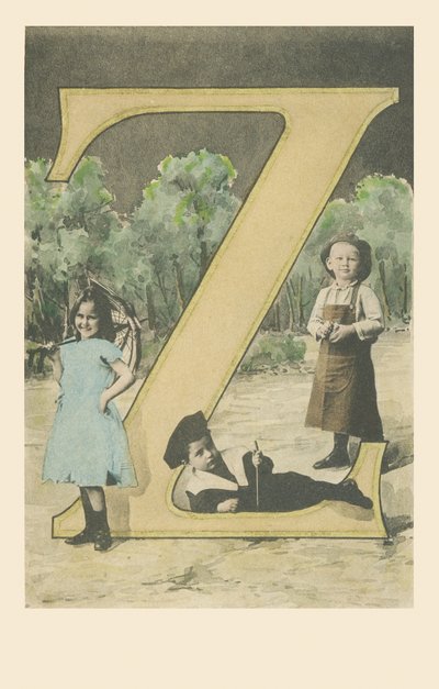Dos niños, uno con atuendo de jardinero, una niña con un paraguas de French School