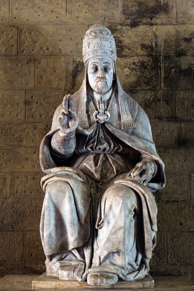 Estatua del Papa Julio III por el escultor Fulvio Signorini en el Palacio Chigi Saracini, Siena, Provincia de Siena, Toscana, Italia de Fulvio Signorini