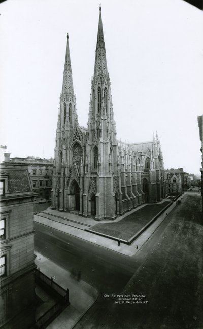 Catedral de San Patricio, Quinta Avenida, 1909 de G.P. Hall und Sohn