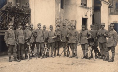 Álbum "El Ejército GM R. (Primera Guerra Mundial)": Soldados del 152º Regimiento de Infantería - Compañía "Trabajadores en el lanzamiento de bombas", con morteros "Stokes" de G. Fagnano