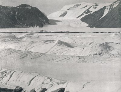 Hielo agrietado en la entrada del glaciar Priestley, c1911 de G. Murray Levick