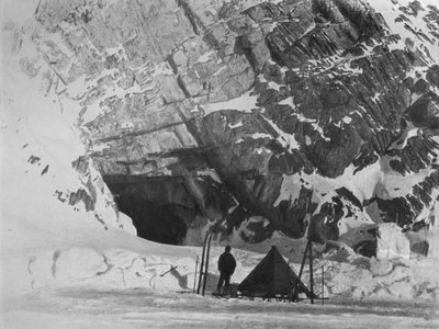 Levick Fuera del Campamento en Penelope Point, 1912, 1913 de G. Murray Levick