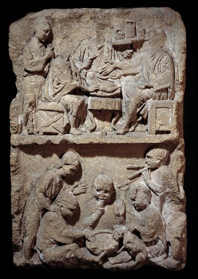 Arte Galo-Romano: estela que representa una escena de comidas y juegos infantiles. 50 a.C.-100 d.C. Metz. Museo de Bellas Artes de Gallo Roman