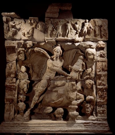 Arte Galo-Romano: relieve que representa a Mitra el dios de la luz con el toro. De un templo de Mitreo. 50 a.C.-100 d.C. Metz. Museo de Bellas Artes de Gallo Roman