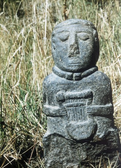 Sitio galo: Estatuilla con lira descubierta en 1988 en Saint Symphorien en Paule en el Cote d