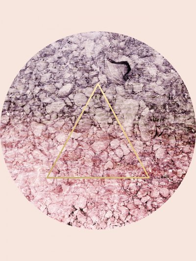 Triángulo dorado de piedra geométrica de Gemma Bardot