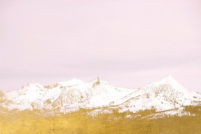 Las Montañas Nevadas Doradas de Gemma Bardot