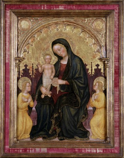 Madonna y Niño entronizados con dos ángeles de Gentile da Fabriano