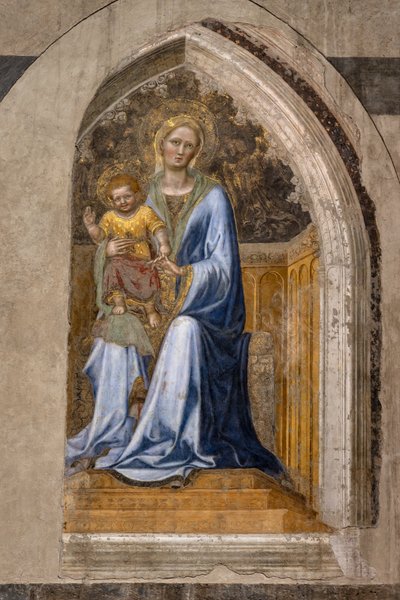 El interior: "Virgen entronizada con el Niño y los ángeles", de Gentile da Fabriano de Gentile da Fabriano