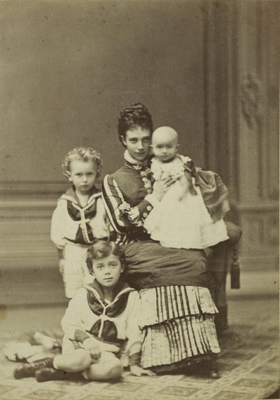 Gran Duquesa María Fyodorovna con niños, Nicolás Alexandrovich, George..., c. 1875 de Georg Emil Hansen
