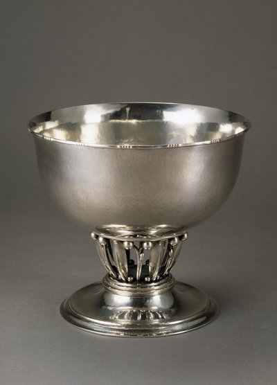 Frutero de plata martillado y cincelado de Georg Jensen